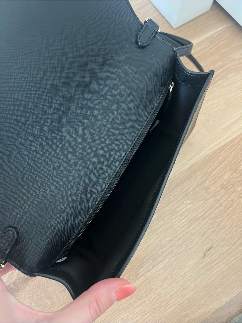 Kate Spade black leather flap crossbody with gold hardware - Picture 6 of 6